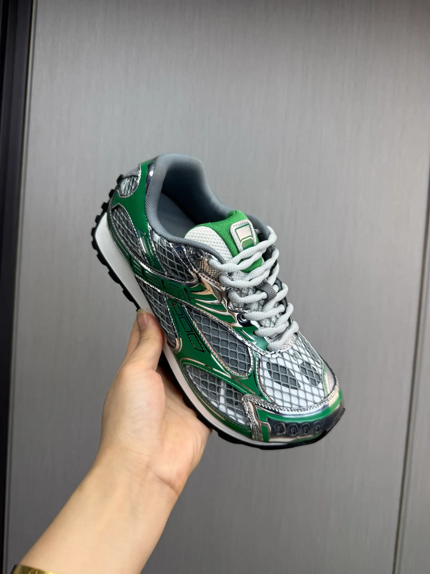 Men's men's shoes 💰620💰 BV top version 𝘽𝙊𝙏𝙏𝙀𝙂𝘼 𝙑𝙀𝙉𝙀𝙏𝘼 Orbit sneakers Wang Yibo same style couple style dad shoes 🩷💚 Runner sneakers, made of lightweight technical mesh fabric. Features a geometric patterned rubber outsole. Pay attention to the package craftsmanship ❕ High version shipping ❗️ Very nice, durable to play with and durable to make ✔️ Standard version 💯💯 The outsole is made of color-blocked TPU outsole. Women’s model 35-41 (40 41 customized) Men’s model 39-46 (45.46 customized) Equipped with original packaging